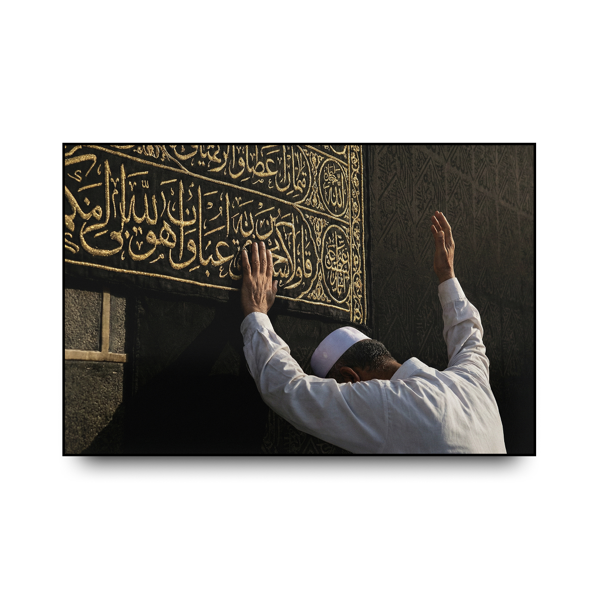 Tangan Menyentuh Ka'bah