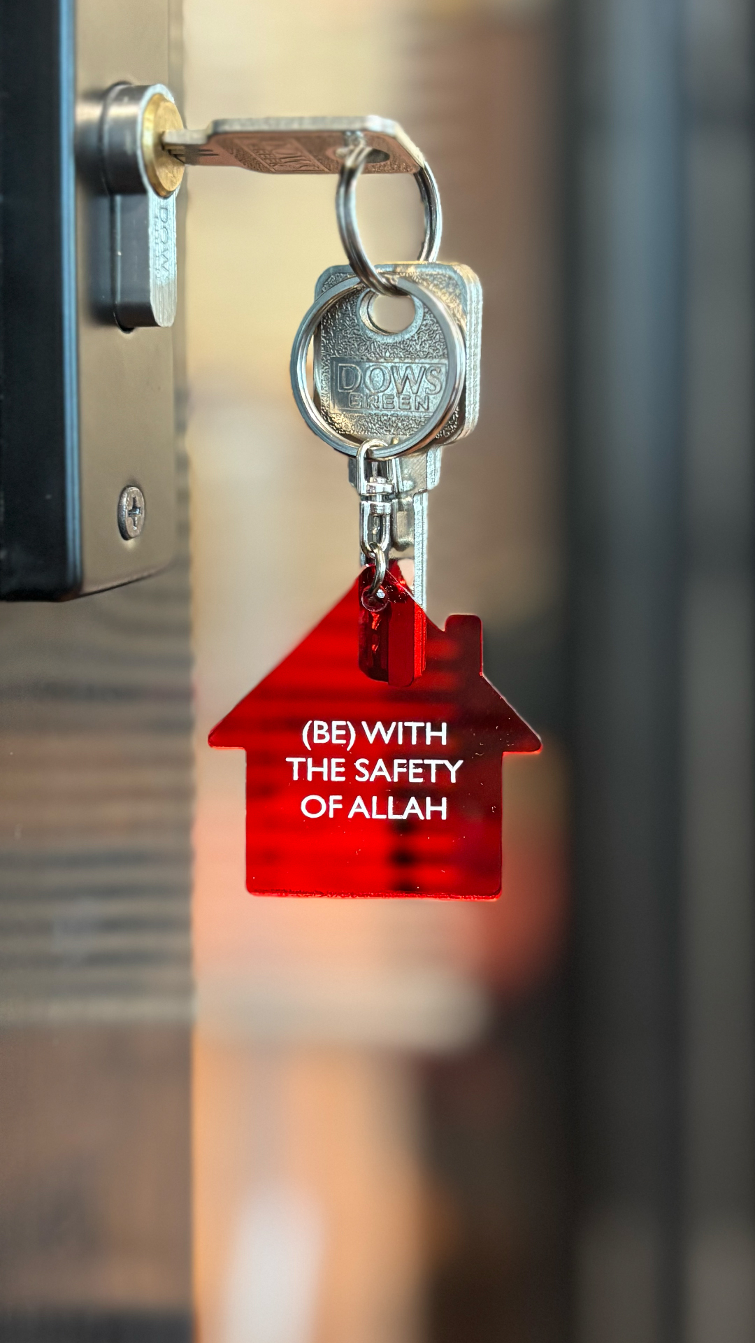 With The Safety of Allah Home Gantungan Kunci Islami Bentuk Rumah Bahan Akrilik Transparan Merah