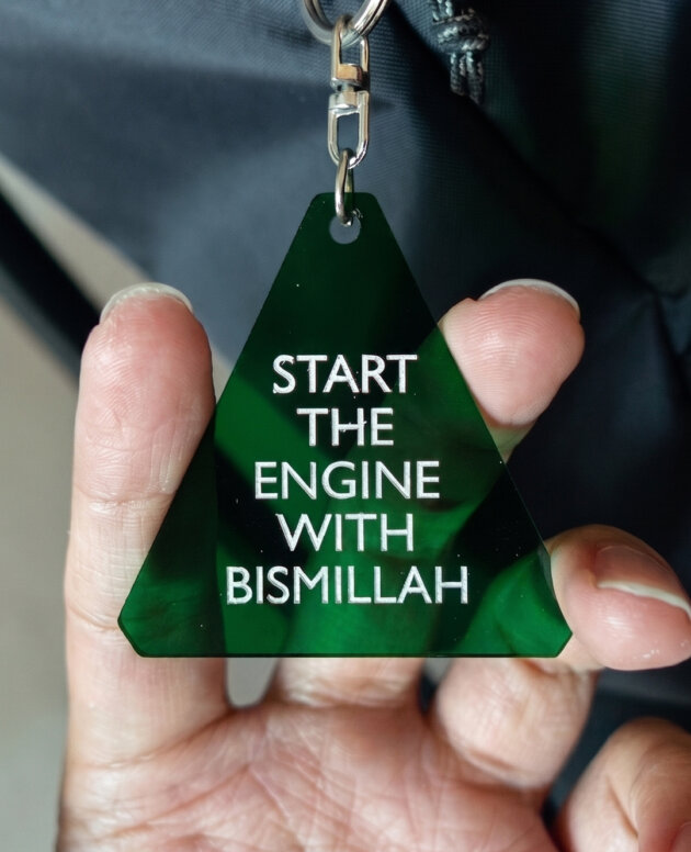 Start The Engine with Bismillah Gantungan Kunci Islami Segitiga Bahan Akrilik Transparan Hijau